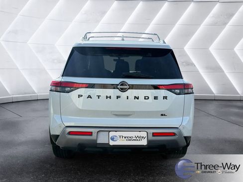 Used 2023 Nissan Pathfinder SL w/ SL Premium Package image 4