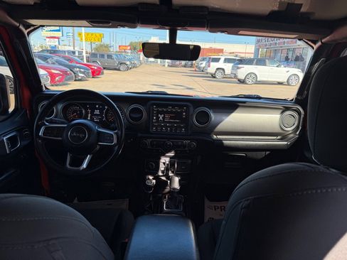 Used 2020 Jeep Wrangler Unlimited Sahara w/ Uconnect 4C Nav & Sound Group image 14