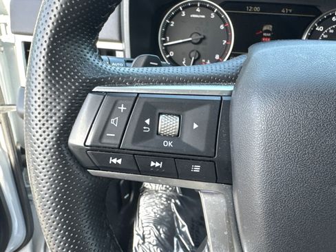 Used 2025 Mitsubishi Outlander SE image 25