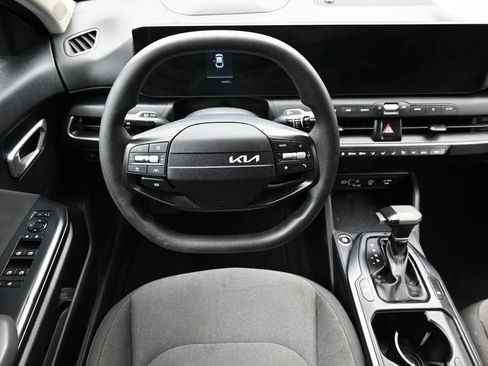 Used 2025 Kia K4 FWD image 3