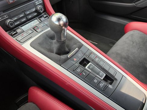 Used 2021 Porsche 718 Boxster Spyder RWD image 30