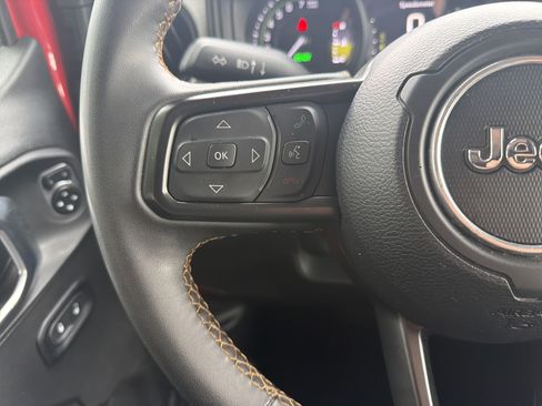 Used 2024 Jeep Wrangler Unlimited AWD/4WD image 19