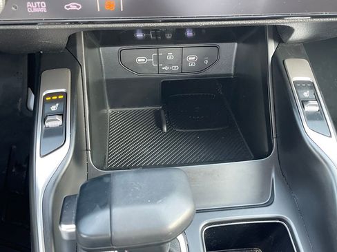 Certified 2025 Kia Sorento S w/ Panoramic Sunroof Package image 19