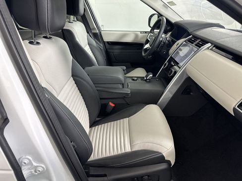 Used 2025 Land Rover Discovery S image 20
