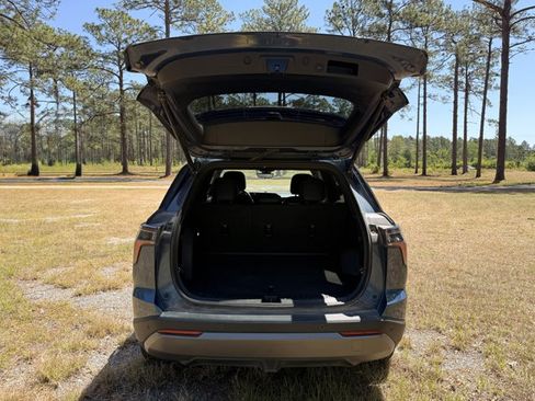 Used 2025 Chevrolet Equinox LT w/ Convenience Package II image 9