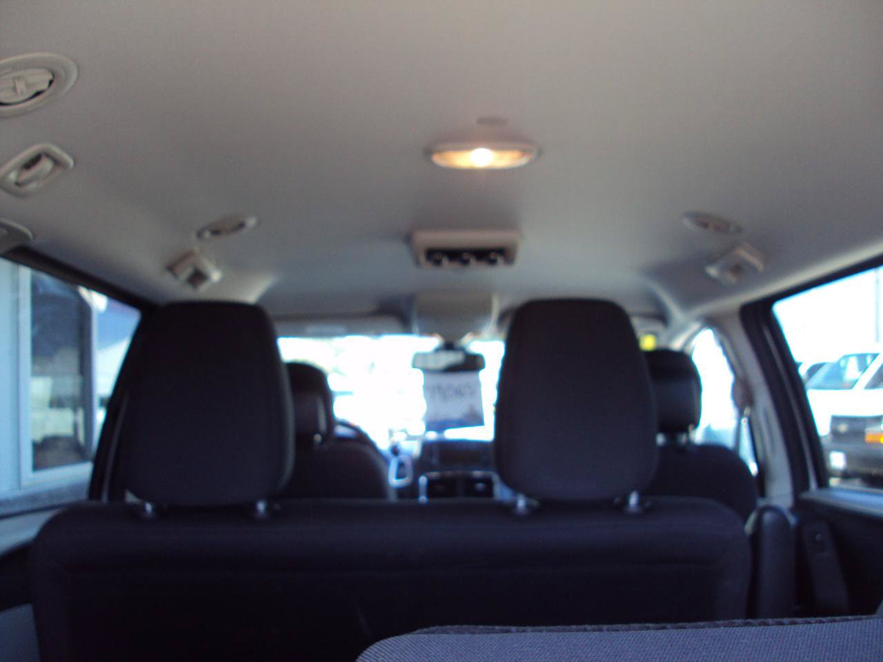 Used 2018 Dodge Grand Caravan SE w/ UConnect Hands-Free Group FWD image 9