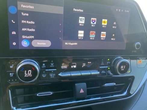 Used 2023 Toyota Highlander Limited FWD image 25