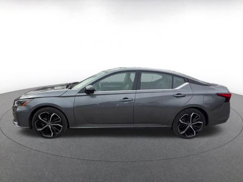 Used 2025 Nissan Altima 2.5 SR image 9