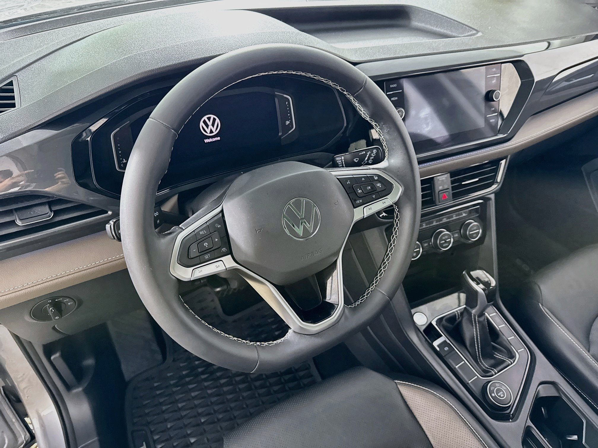 Used 2023 Volkswagen Taos SEL AWD/4WD image 13