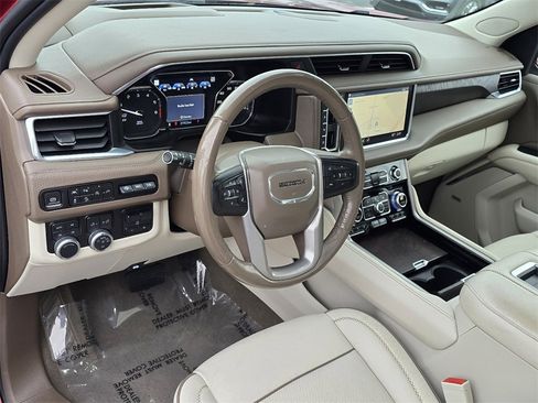 Used 2021 GMC Yukon XL Denali w/ Denali Premium Package image 16