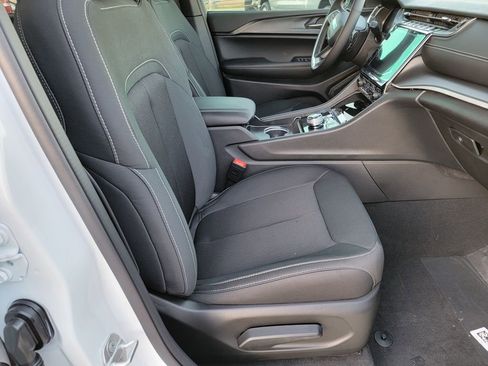 New 2026 Jeep Grand Cherokee L Laredo image 15