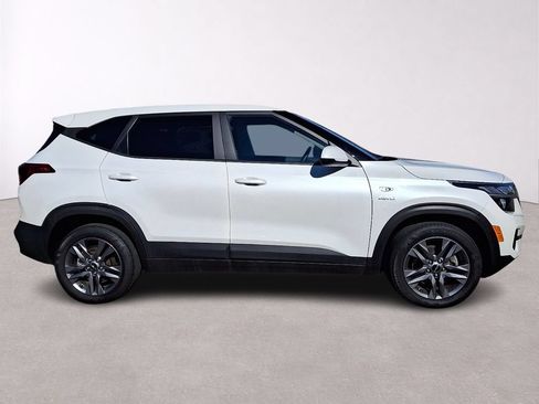 Used 2023 Kia Seltos LX AWD/4WD image 8