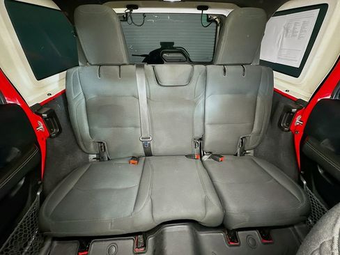 Used 2019 Jeep Wrangler Unlimited Sahara image 13