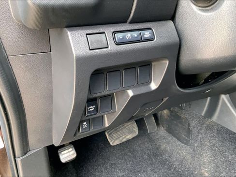 Used 2024 Nissan Frontier SV RWD image 36