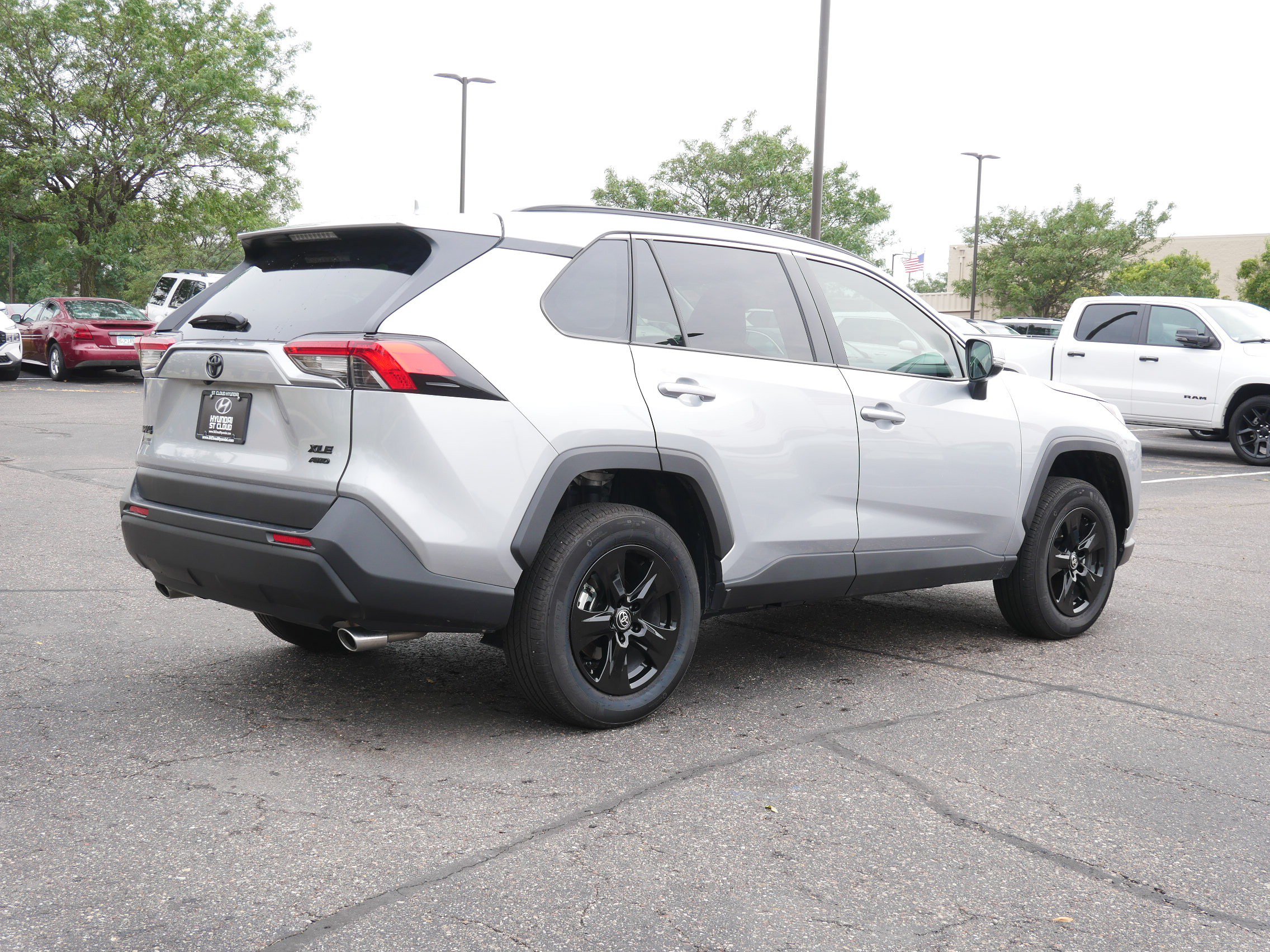 Used 2025 Toyota RAV4 XLE w/ Convenience Package AWD/4WD image 5
