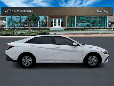 New 2026 Hyundai Elantra SE image 9