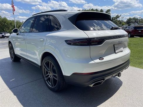 Used 2023 Porsche Cayenne image 3