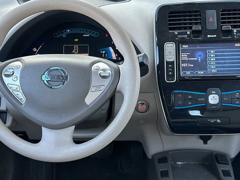 Used 2011 Nissan Leaf w/ Eco Design Pkg image 14