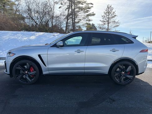 Used 2023 Jaguar F-PACE SVR image 2