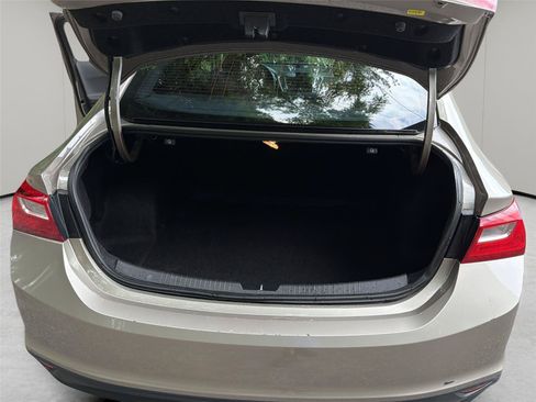Used 2022 Chevrolet Malibu LS FWD image 12