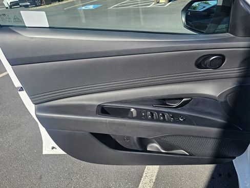 Used 2025 Hyundai Elantra SEL FWD image 12