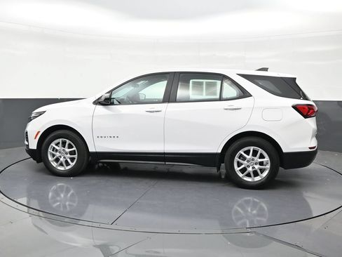 Used 2024 Chevrolet Equinox LS FWD image 2