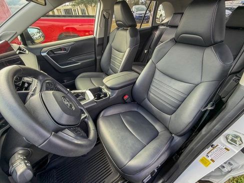 Used 2023 Toyota RAV4 XLE Premium image 32