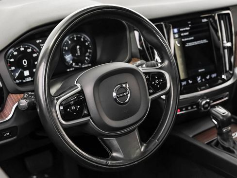 Used 2021 Volvo V60 T5 Momentum w/ Climate Package image 11