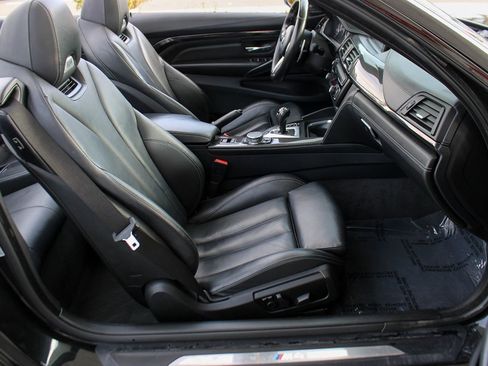 Used 2015 BMW M4 Convertible image 30