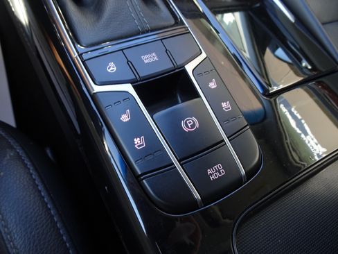 Used 2017 Kia Cadenza Technology FWD image 16