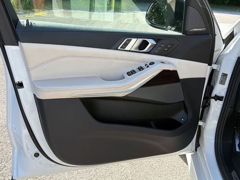 Used 2021 BMW X5 xDrive45e w/ M Sport Package AWD/4WD image 13