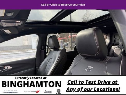 Used 2023 Chrysler Pacifica Limited w/ S Appearance Package image 12