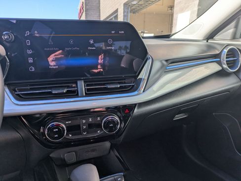 Certified 2025 Chevrolet Trax LT w/ Driver Confidence Package image 16