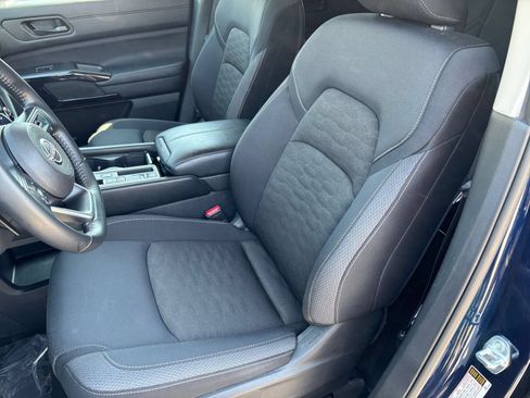Used 2025 Nissan Pathfinder SV FWD image 34