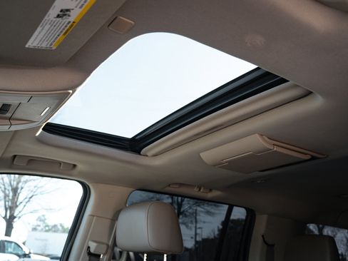 Used 2017 Chevrolet Suburban LT image 26