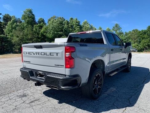 Used 2025 Chevrolet Silverado 1500 Custom Trail Boss w/ Dark Appearance Package AWD/4WD image 9
