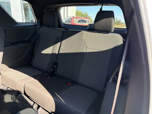 Used 2023 Chevrolet Traverse LT image 35