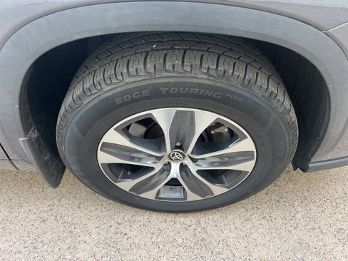 Used 2023 Toyota Highlander XLE image 15