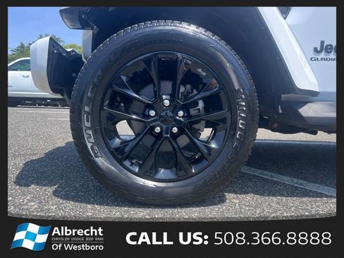 Used 2022 Jeep Gladiator Overland AWD/4WD image 29