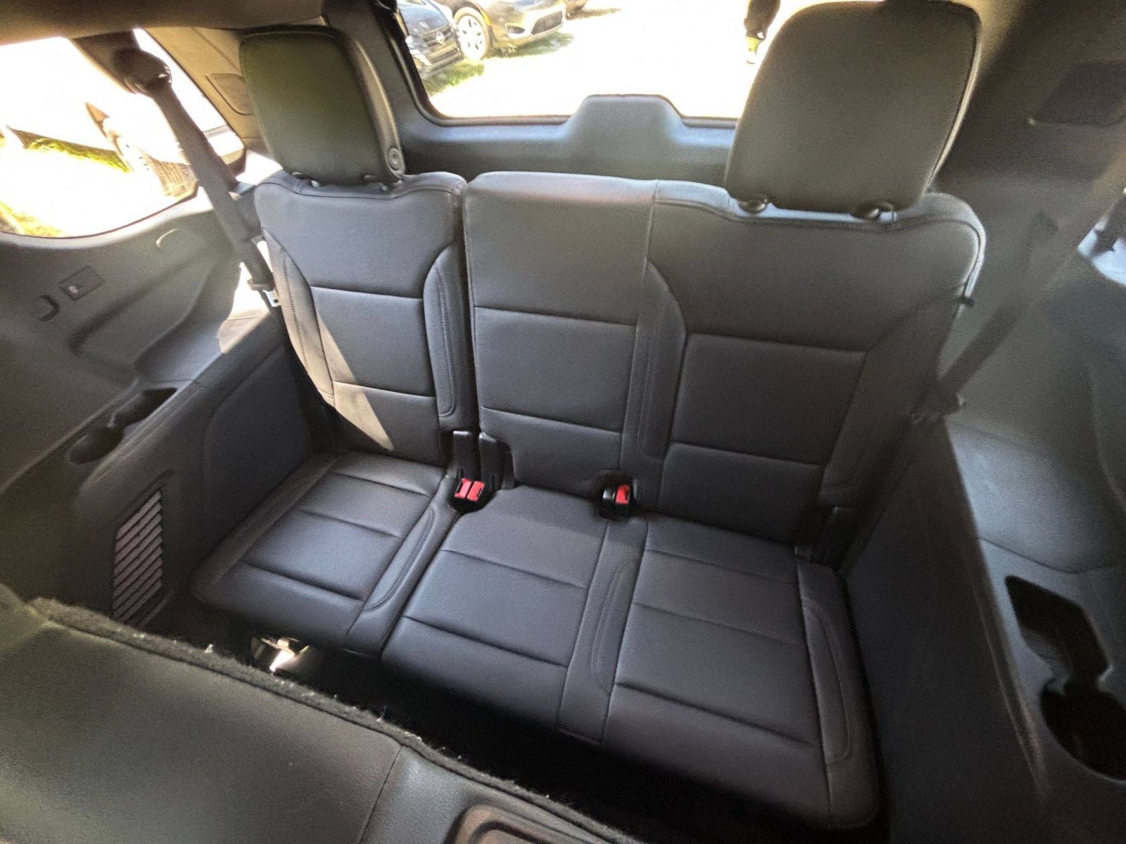 Used 2024 Chevrolet Tahoe LT w/ Luxury Package RWD image 32