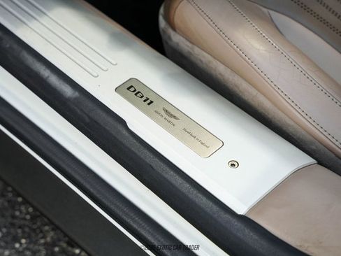 Used 2019 Aston Martin DB11 Volante image 31