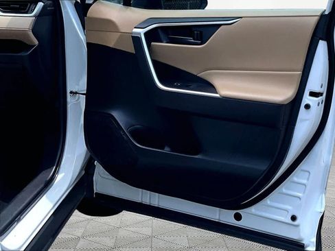 Used 2022 Toyota RAV4 LE FWD image 23