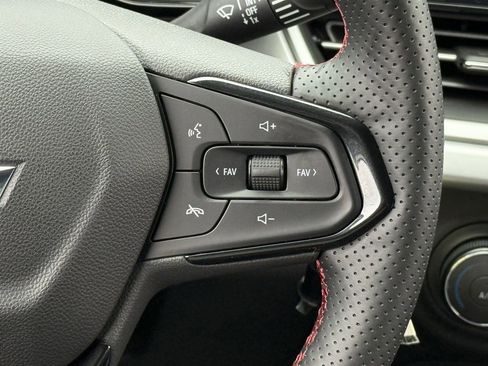 Certified 2025 Chevrolet Trax RS w/ Sunroof Package FWD image 14