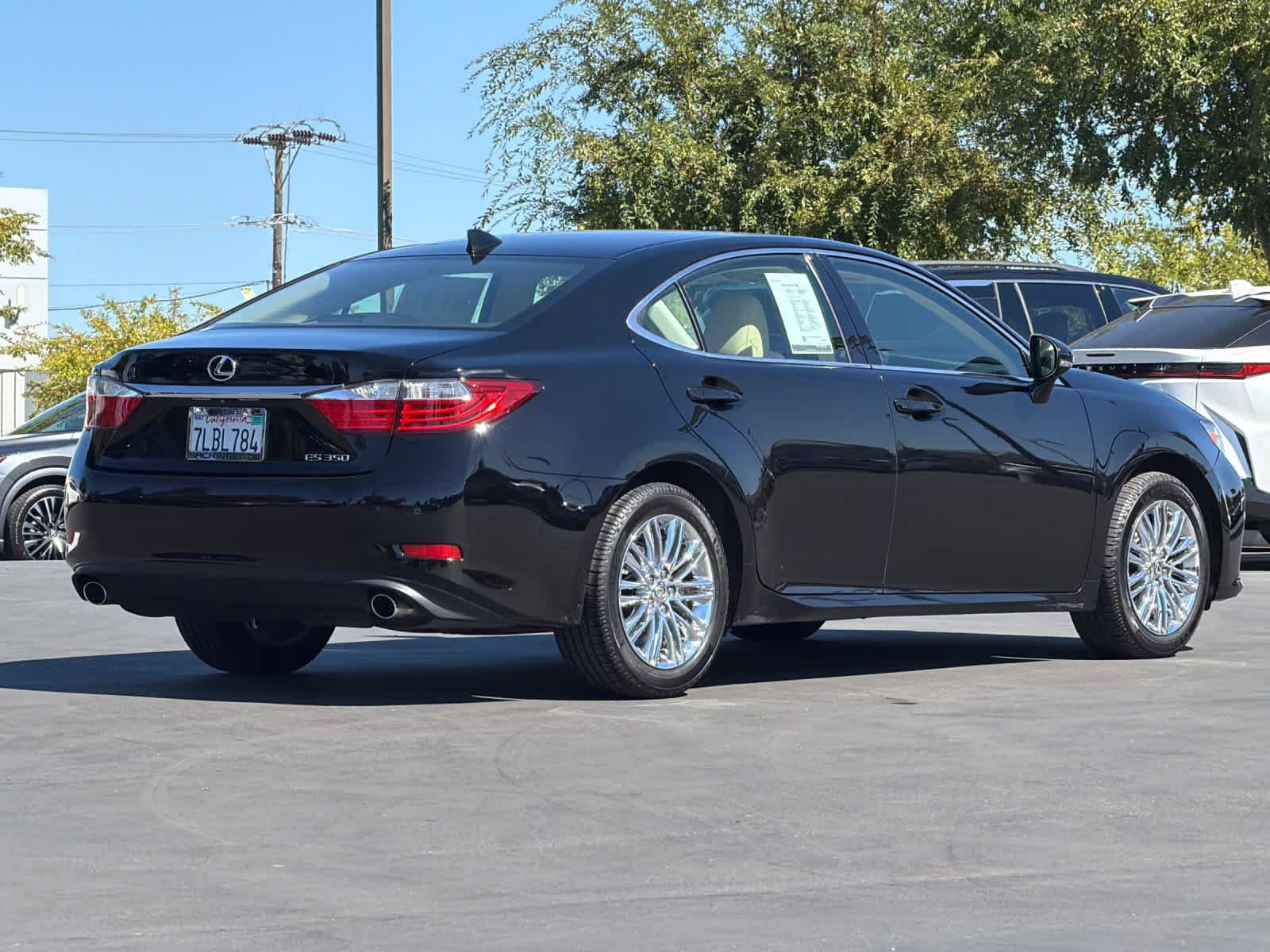 Used 2015 Lexus ES 350 w/ Luxury Package FWD image 2