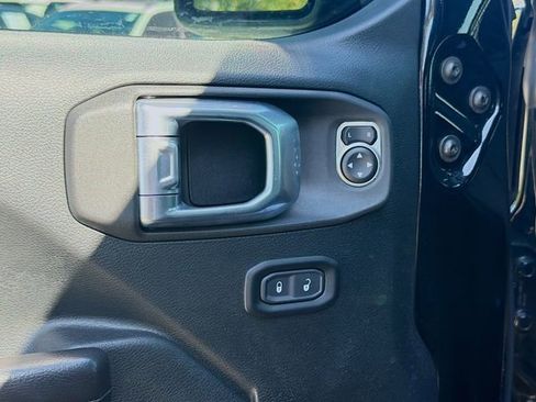 Used 2021 Jeep Wrangler Unlimited Rubicon AWD/4WD image 22