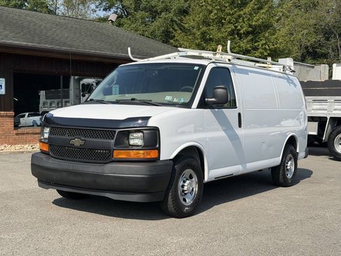 Used 2017 Chevrolet Express 2500 RWD image 21