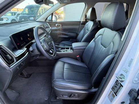 Used 2024 Kia Sorento S FWD image 12