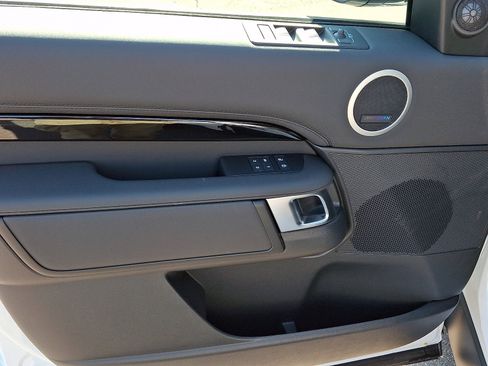 New 2026 Land Rover Discovery S image 9