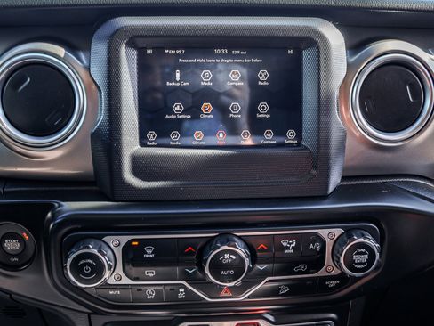 Used 2020 Jeep Wrangler Unlimited Sahara image 12