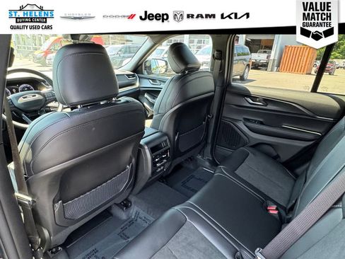 Certified 2025 Jeep Grand Cherokee Altitude AWD/4WD image 35